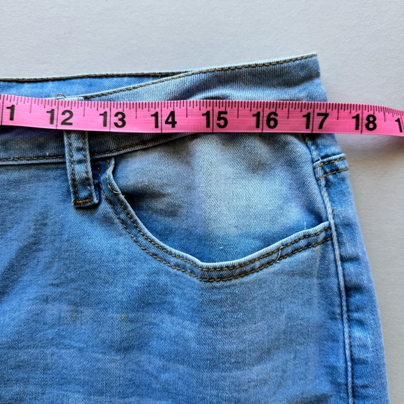 Denim Skirt With Distressed Hem Size XL - Picture 4 of 9